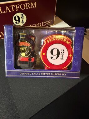 Platform 9 3/4 Hogwarts Express Ceramic Salt & Pepper Shaker Set - Red & Black